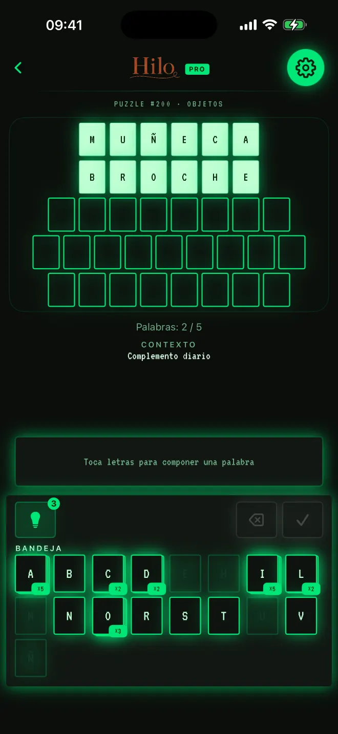 Partida de Hilo con dos de cinco palabras resueltas, tema: Arcade.