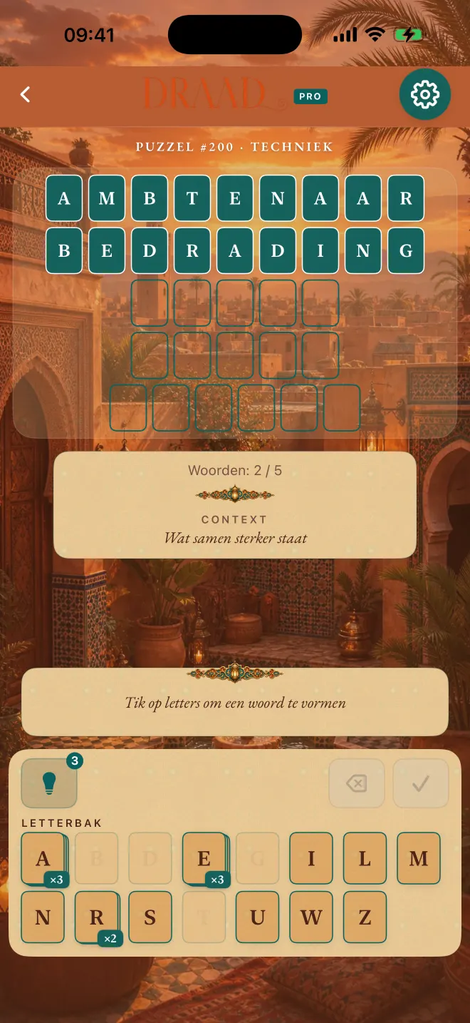 Draad-spel met twee van de vijf woorden opgelost, thema: Marrakesh.